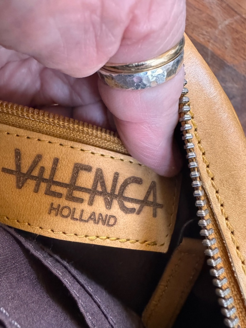 Vilencia Woven Leather  Round Crossbody Bag - Picture 12 of 16